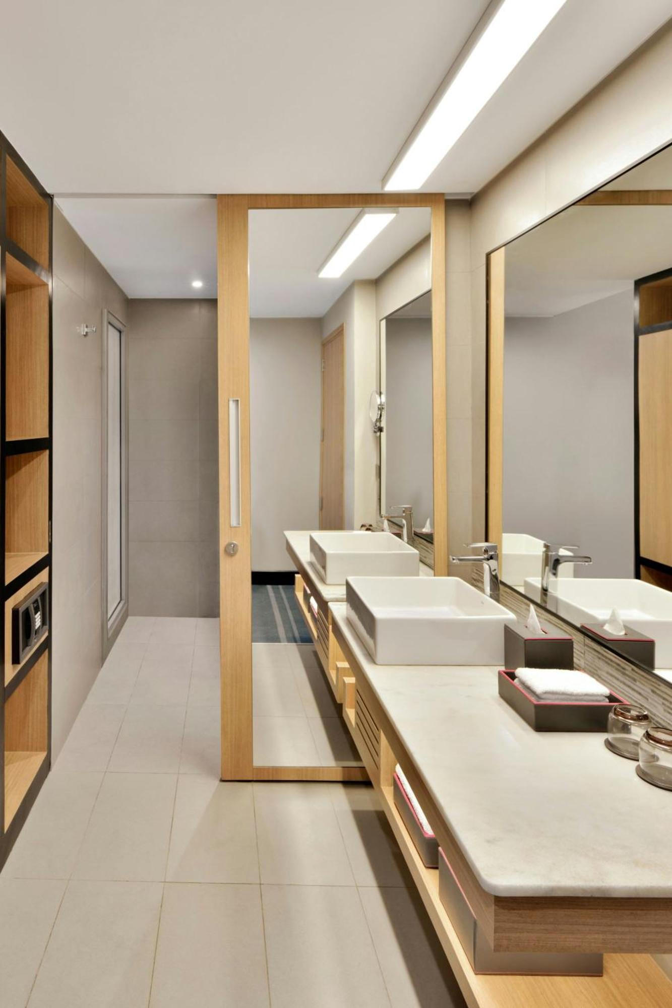 Aloft New Delhi Aerocity Εξωτερικό φωτογραφία Bathroom